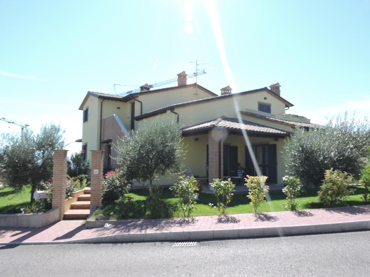 La Casa Di Marco E Lorella Fratta Todina المظهر الخارجي الصورة